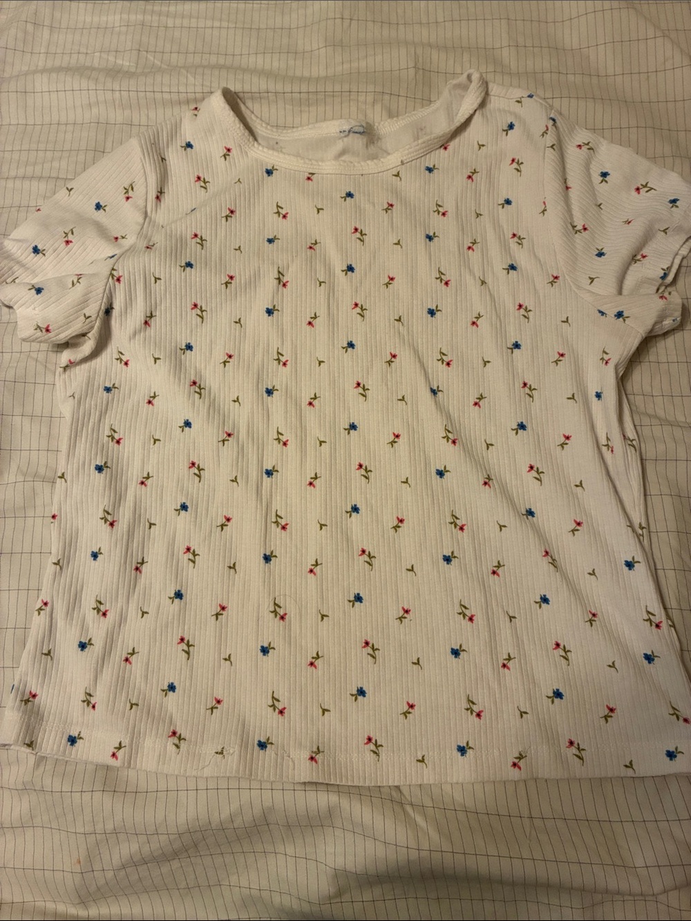 White Floral Ribbed Juniors Tee - small Blue & Pink Flowers